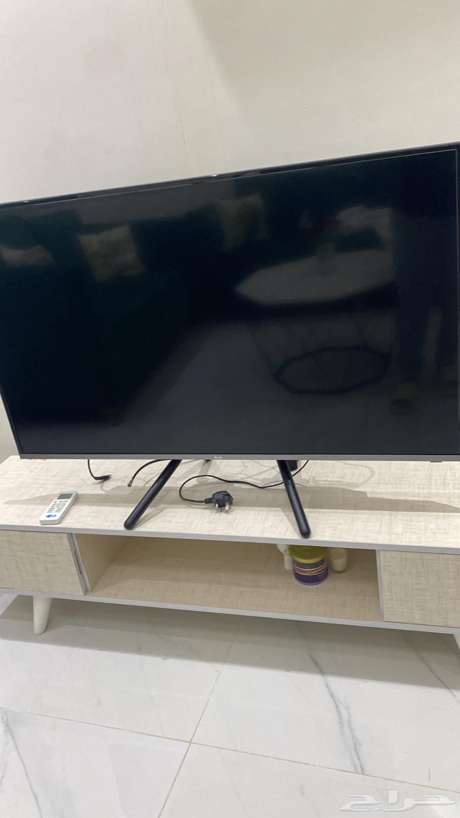 شاشة للبيع استخدام خمسة شهور سمارت 50 بوصة توفر فيها ال Yo63081461254529111