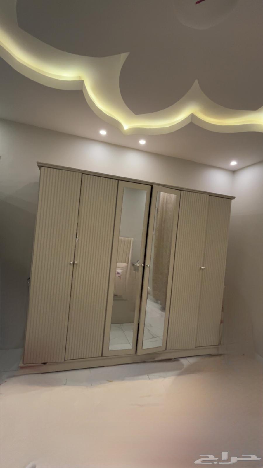 Complete bedroom. Bed chair. Dressing table. 2 drawers. Wardrobe63086418823938112