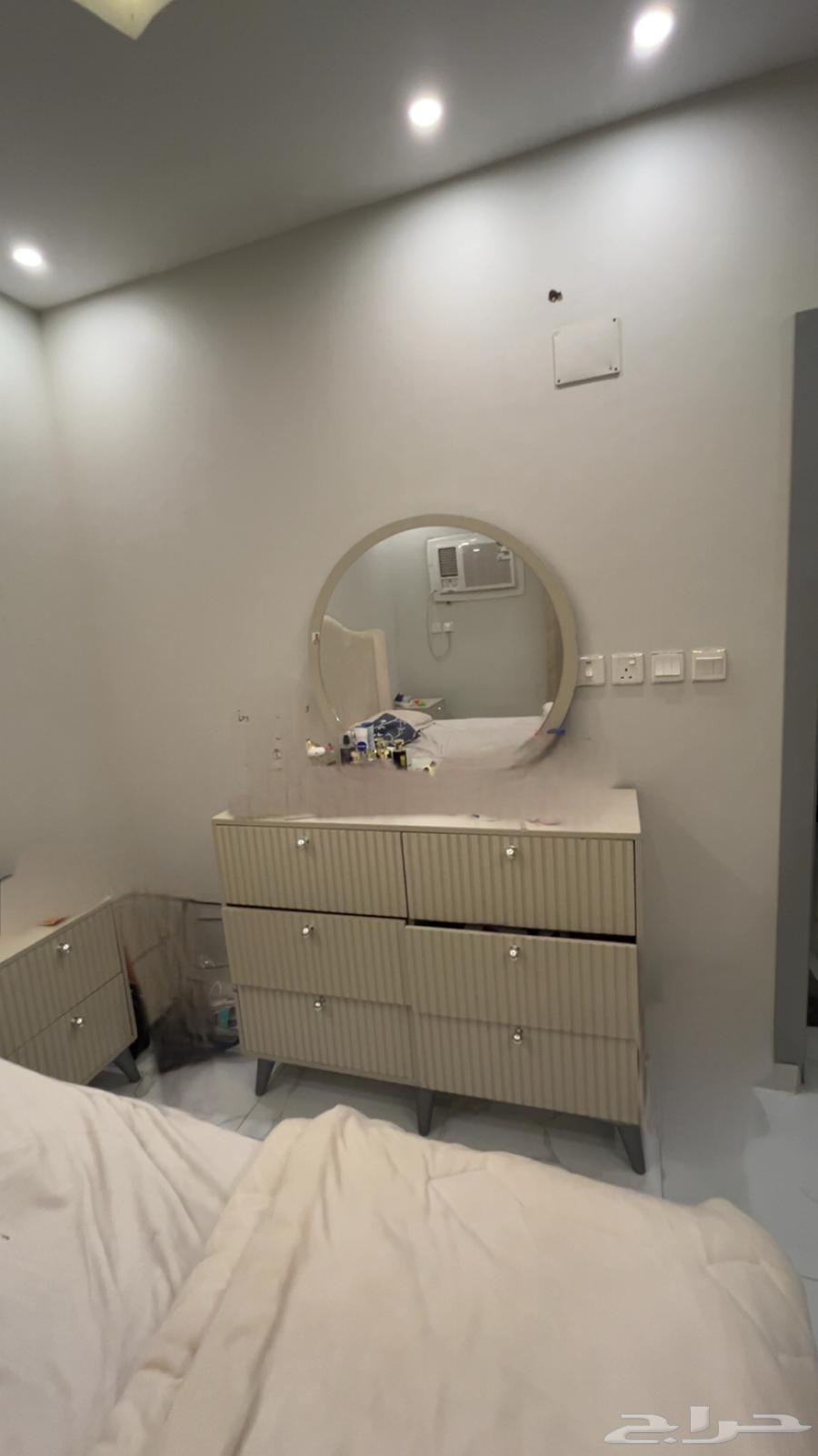 Complete bedroom. Bed chair. Dressing table. 2 drawers. Wardrobe63086418823938111
