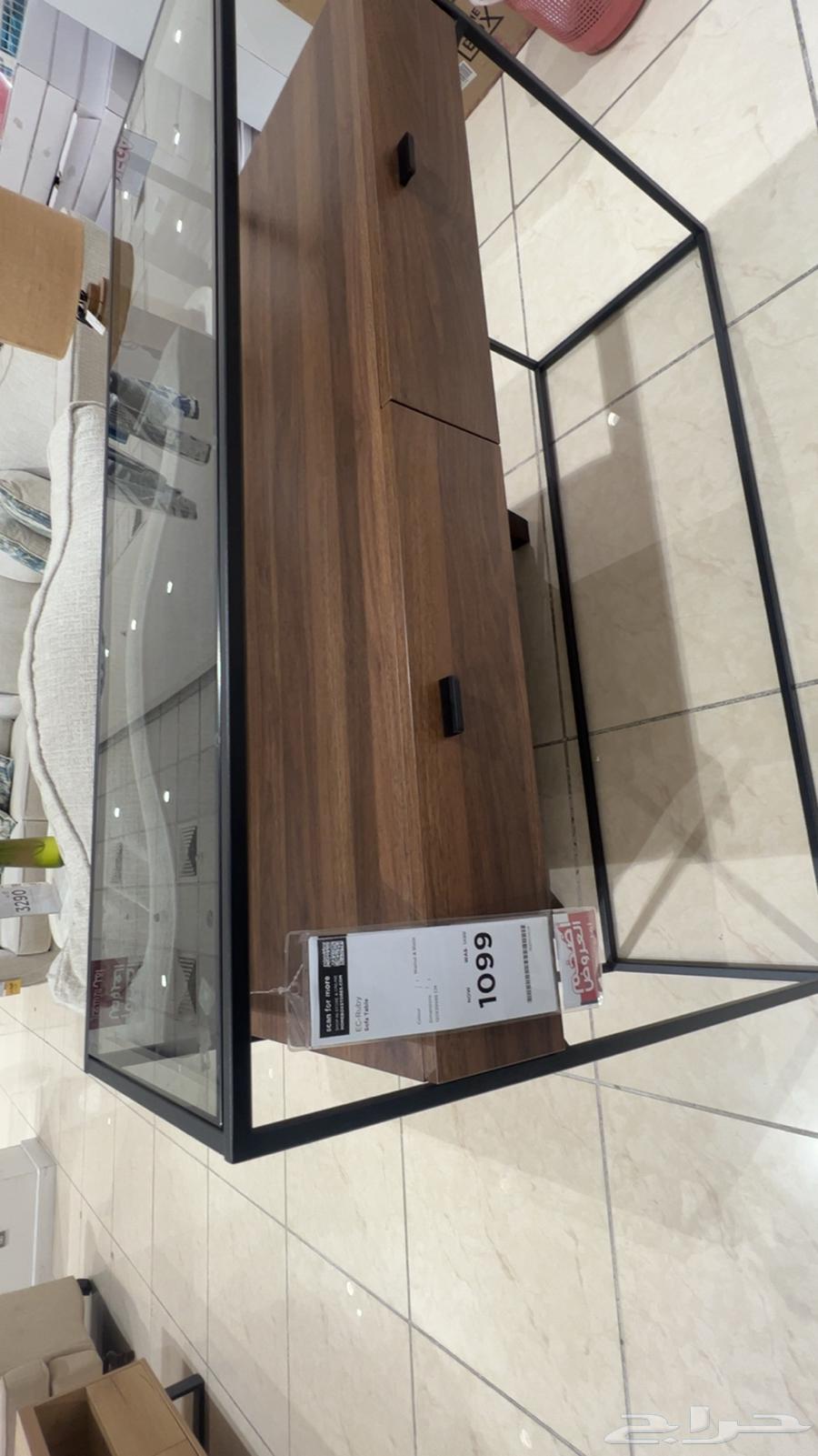 Wooden table and glass63082278515203111