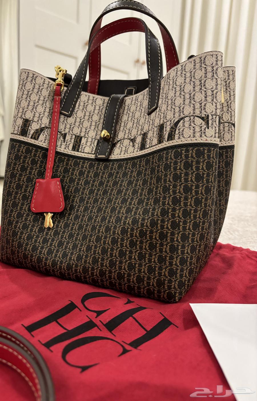 CH Carolina Herrera Classic Leather Bag63083444270209114