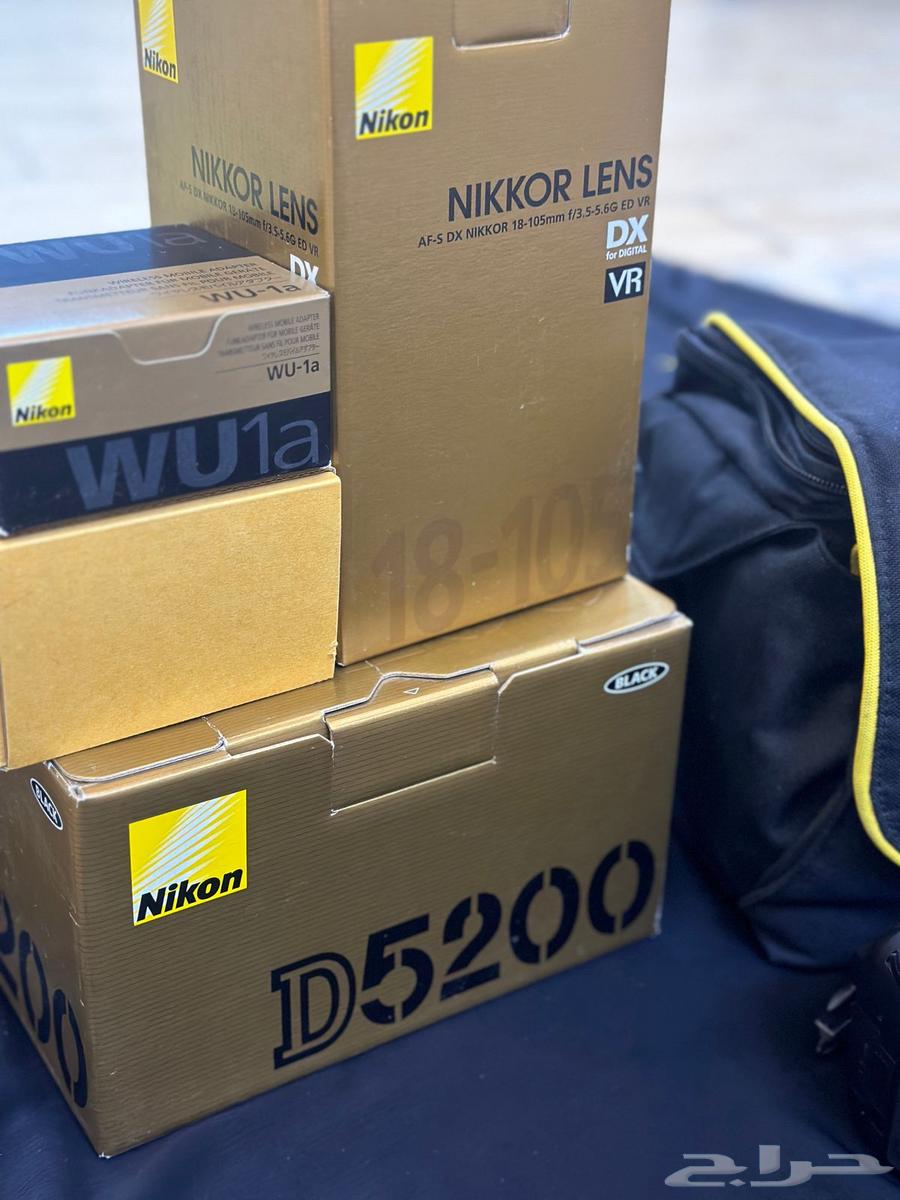 كاميرا Nikon D5200 مع عدسة بكرتونها وكامل اغراضها630830442600991110