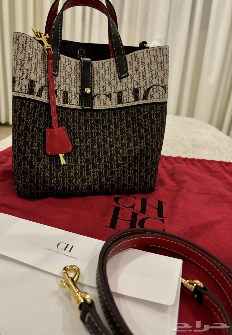 CH Carolina Herrera Classic Leather Bag63083444270209113
