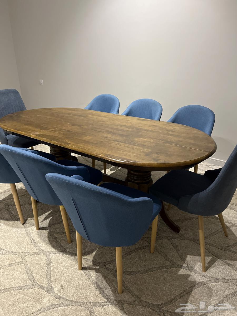 Wooden dining table and 8 chairs630818743326741116