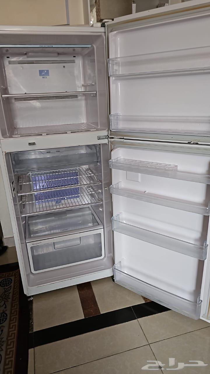 Clean Hitachi refrigerator, energy efficient 8.11 cu.ft630827100087071126