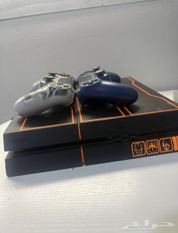 Sony 4 with two hands at 600630838891116811114
