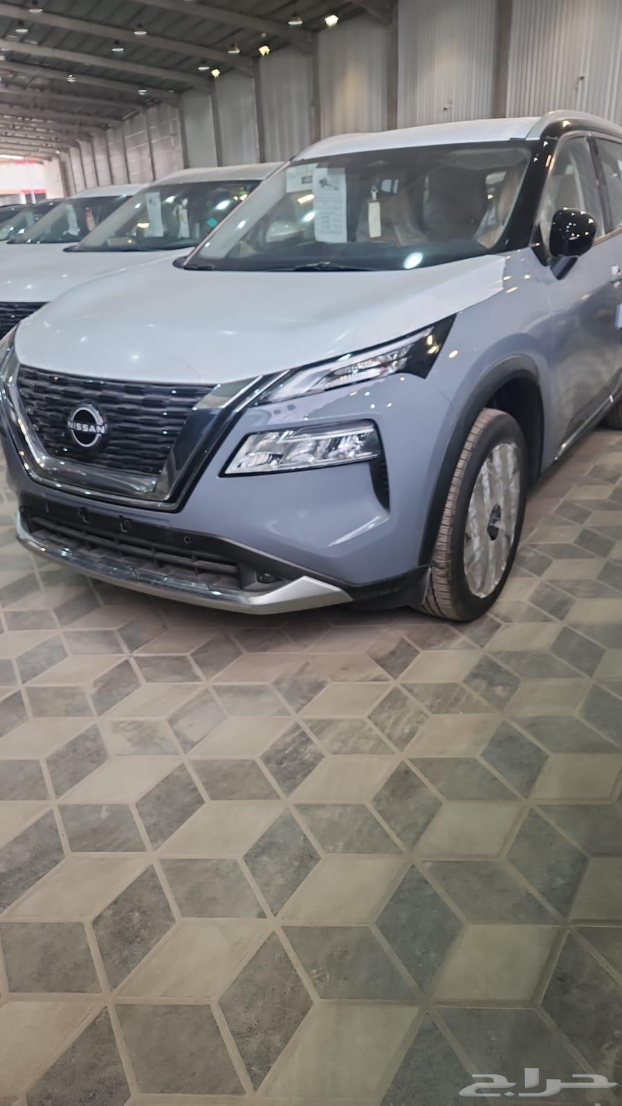نيسان اكس تريل 7 راكب SL فل كامل بنزين سعودي موديل 2563123613168514110