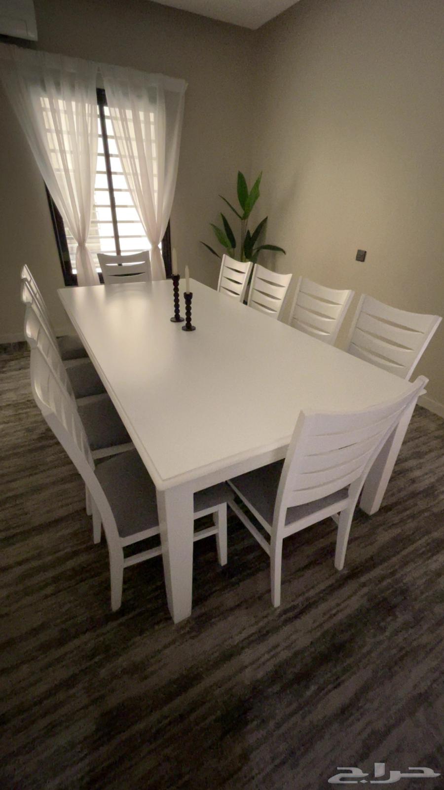 Table with 10 new chairs630793938260491124