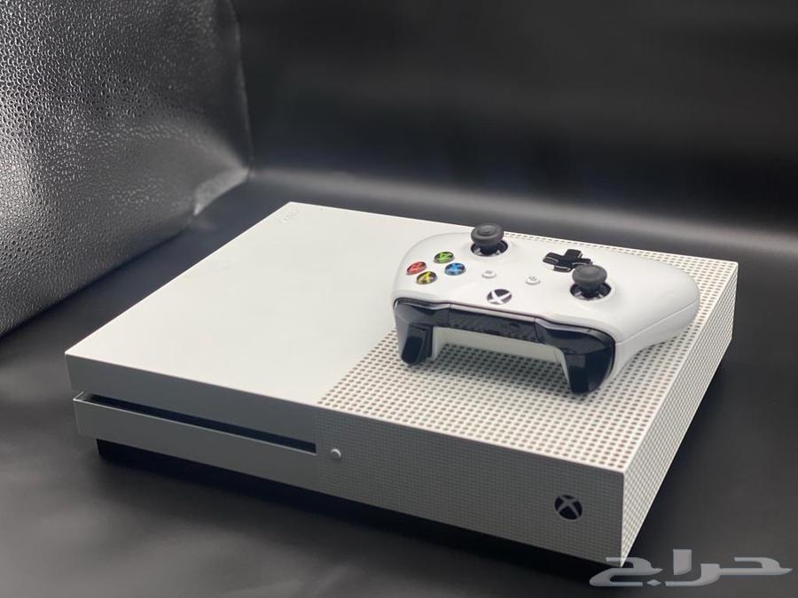 Xbox One S with all its accessories63080648068353115