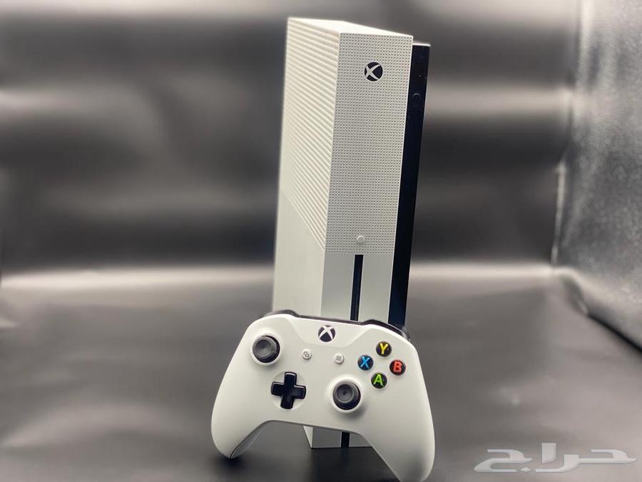 Xbox One S with all its accessories63080648068353113