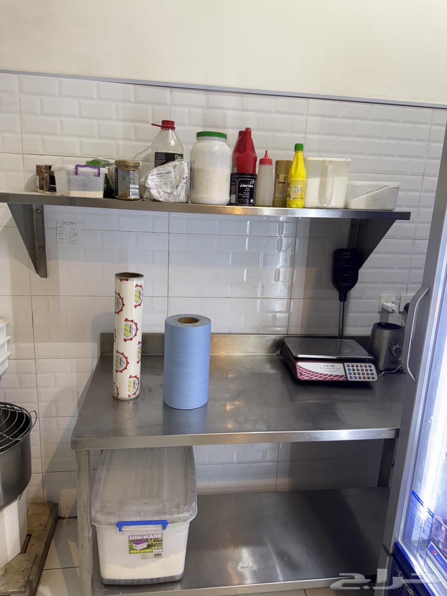 Restaurant equipment for kissing63079773175939114
