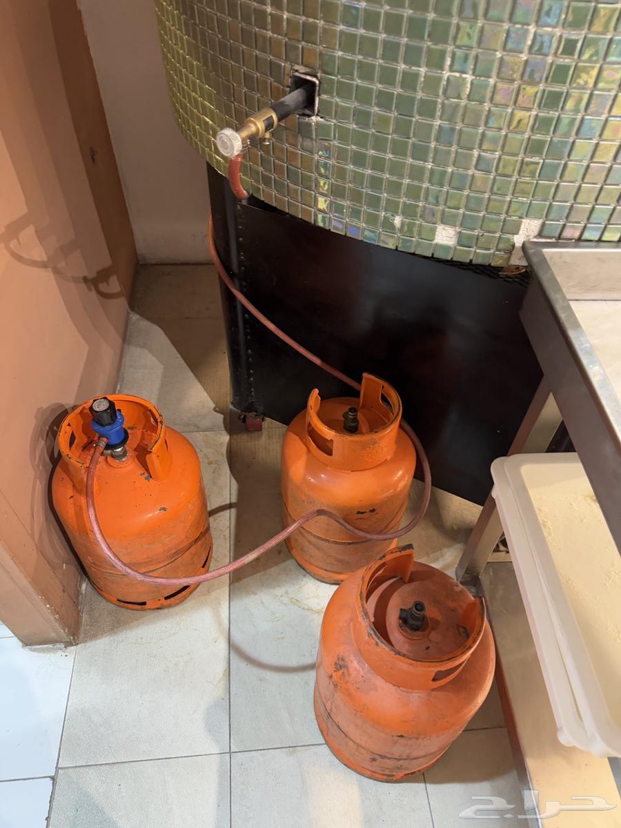 Restaurant equipment for kissing63079773175939113