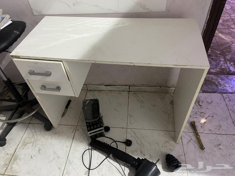 المكاتب والكرسي للبيع على السوم630810590973451128