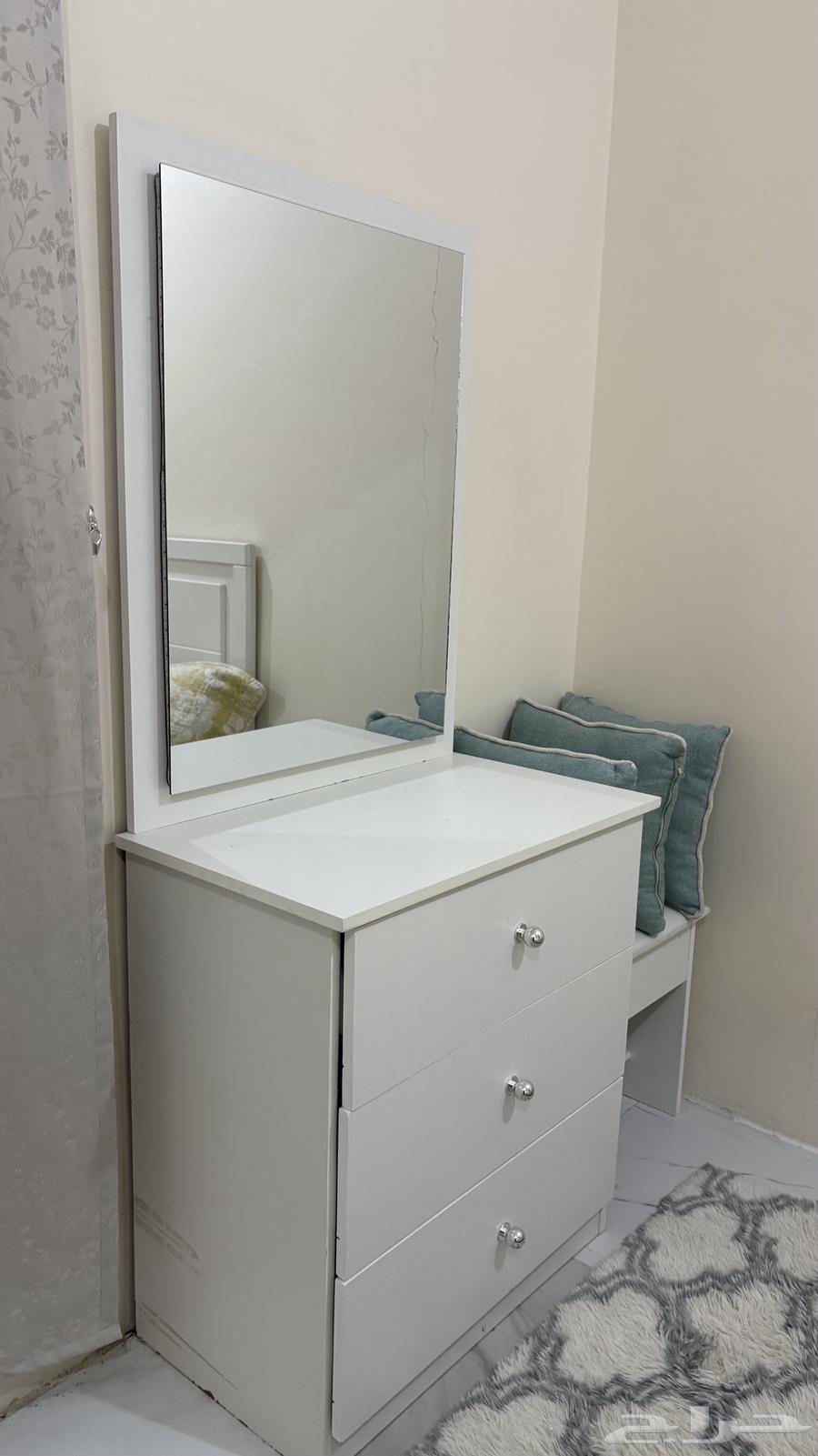 Room and air conditioner63076162534659111