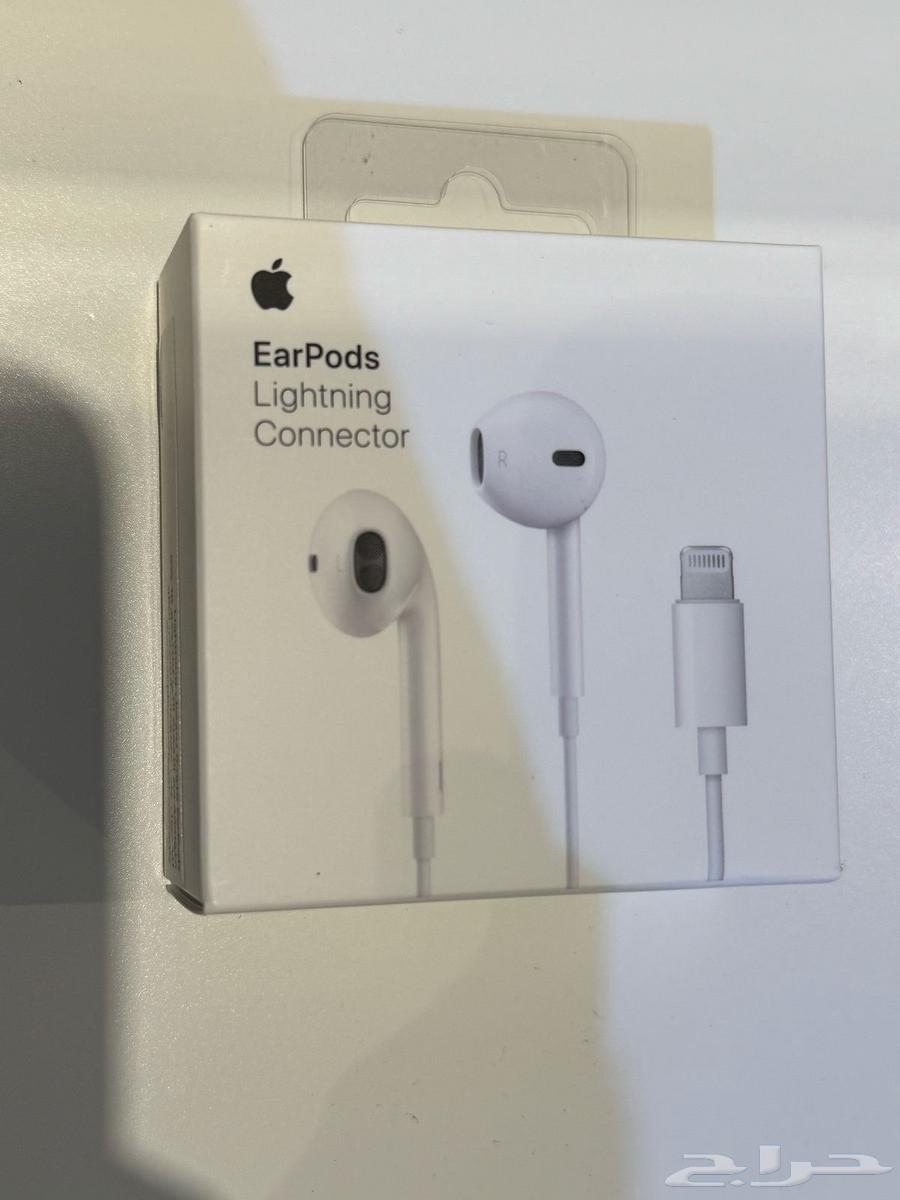 Original Apple wired earphones purchased from Jarir Bookstore, unopened.630757812902421117