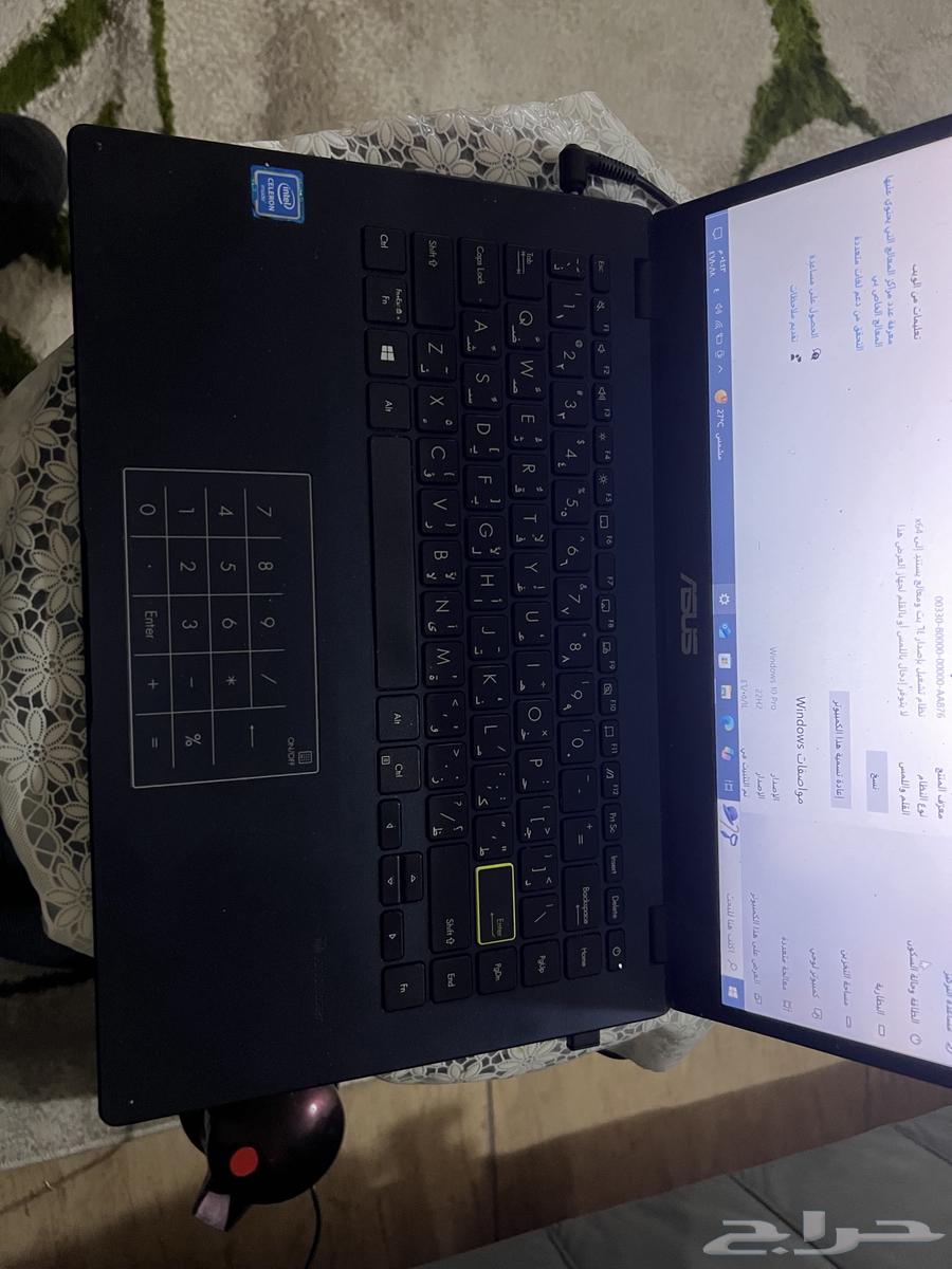 For sale: laptop and projector device63076938016257113