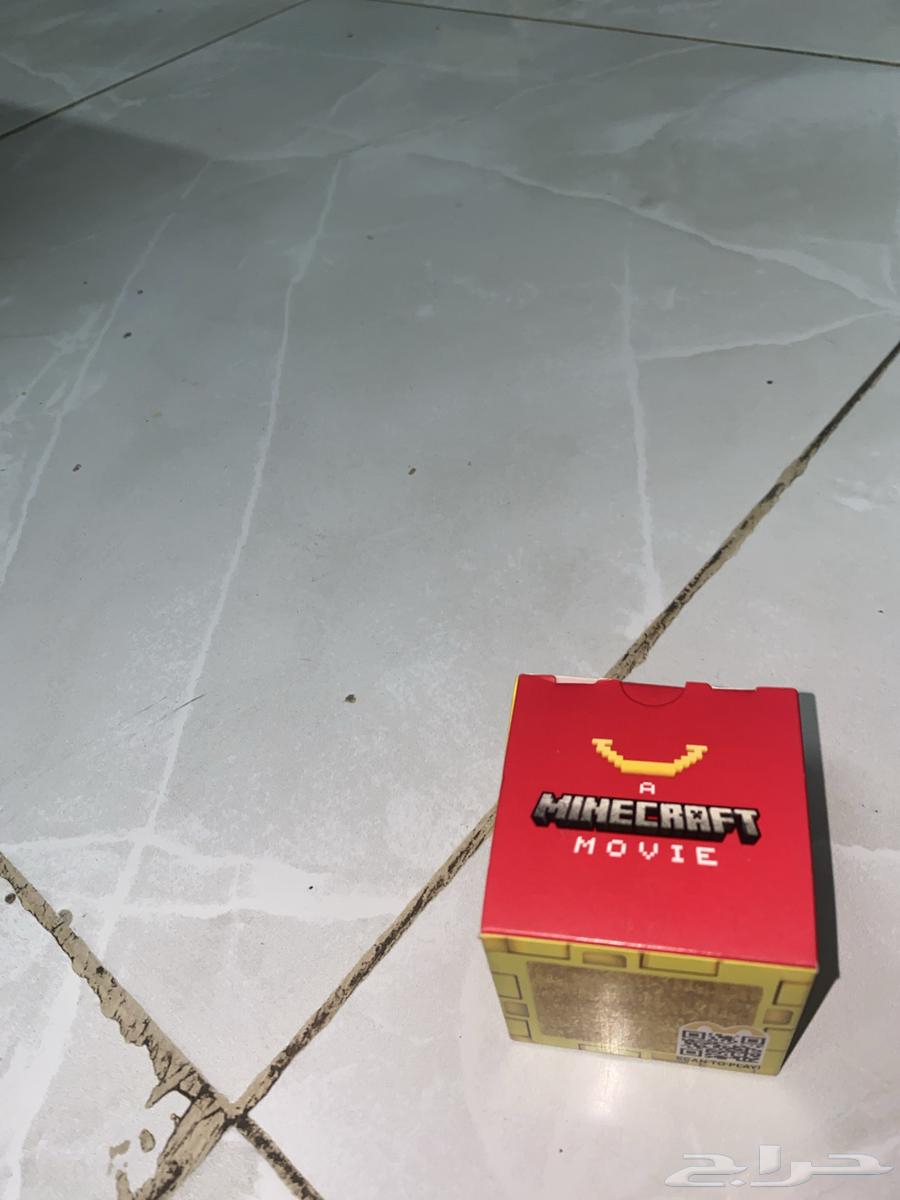 A piece of gold and down63075791656962113