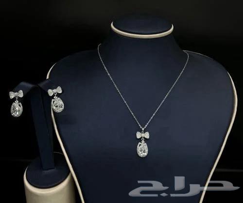 Selling alternatives to gold, zircon and diamond63076167803649114