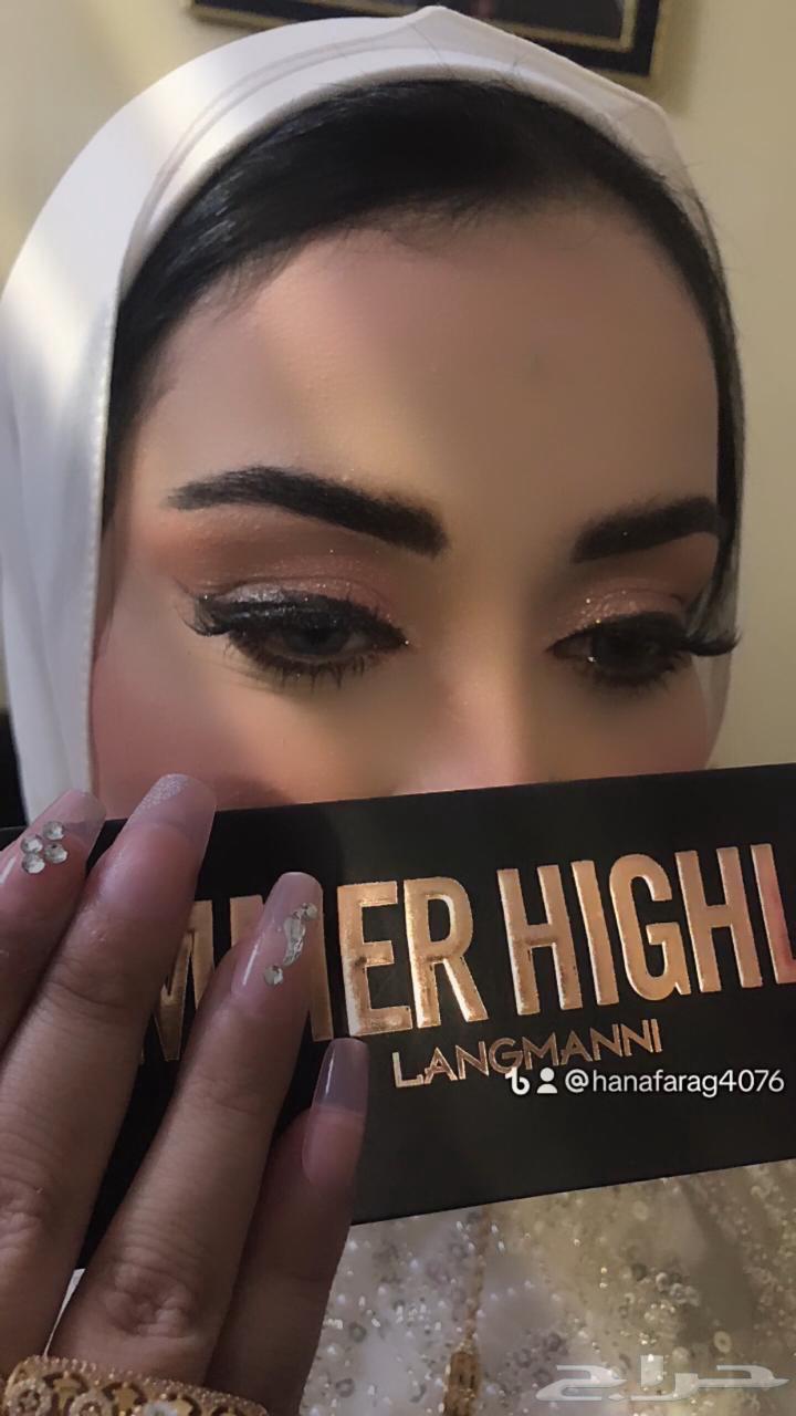 Hello and peace be upon you, and the mercy of God. Every year you are in good health, girls. I am Makeup.63078557864834111