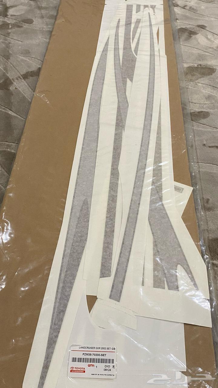 Toyota Land Cruiser 2002 model, available next to the driver's seat, complete set63113269222273112