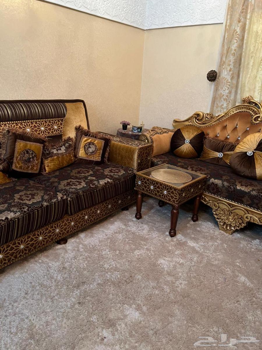 كنب مجلس نظيف ومرتب وطاولتين630769477588491113