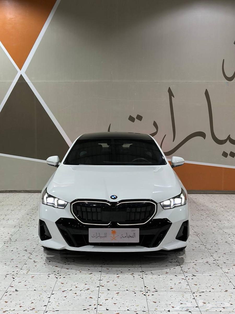 BMW 520i 2024 Black Edition. Experience the luxury63115512320769113