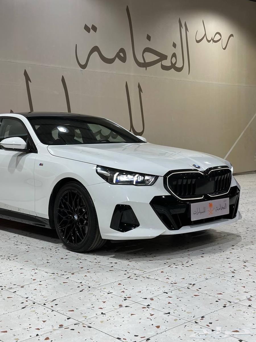 BMW 520i 2024 Black Edition. Experience the luxury63115512320769111
