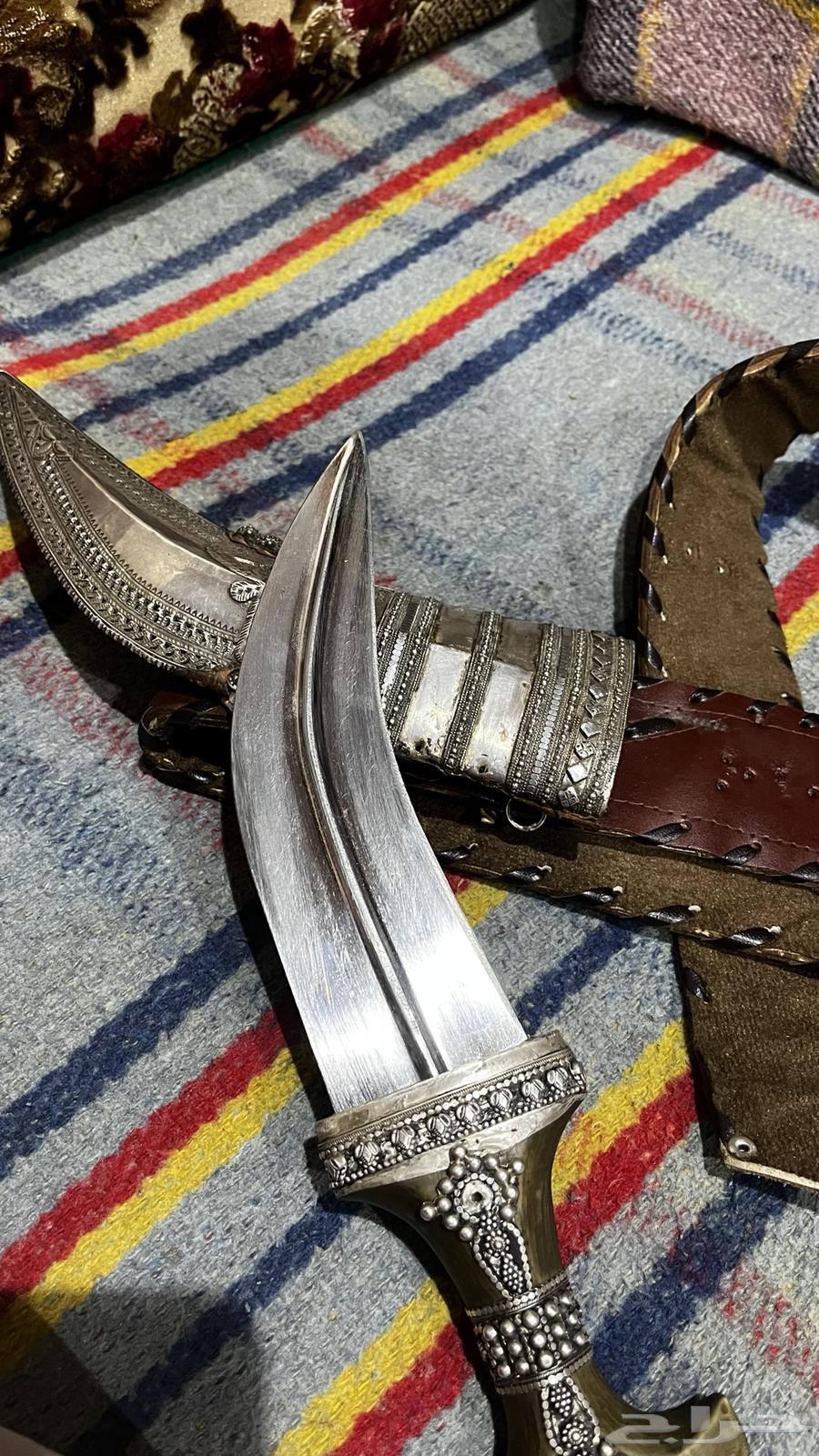 The sale was made to Jambiya Abadiya old silver century marked with date63074597256834114