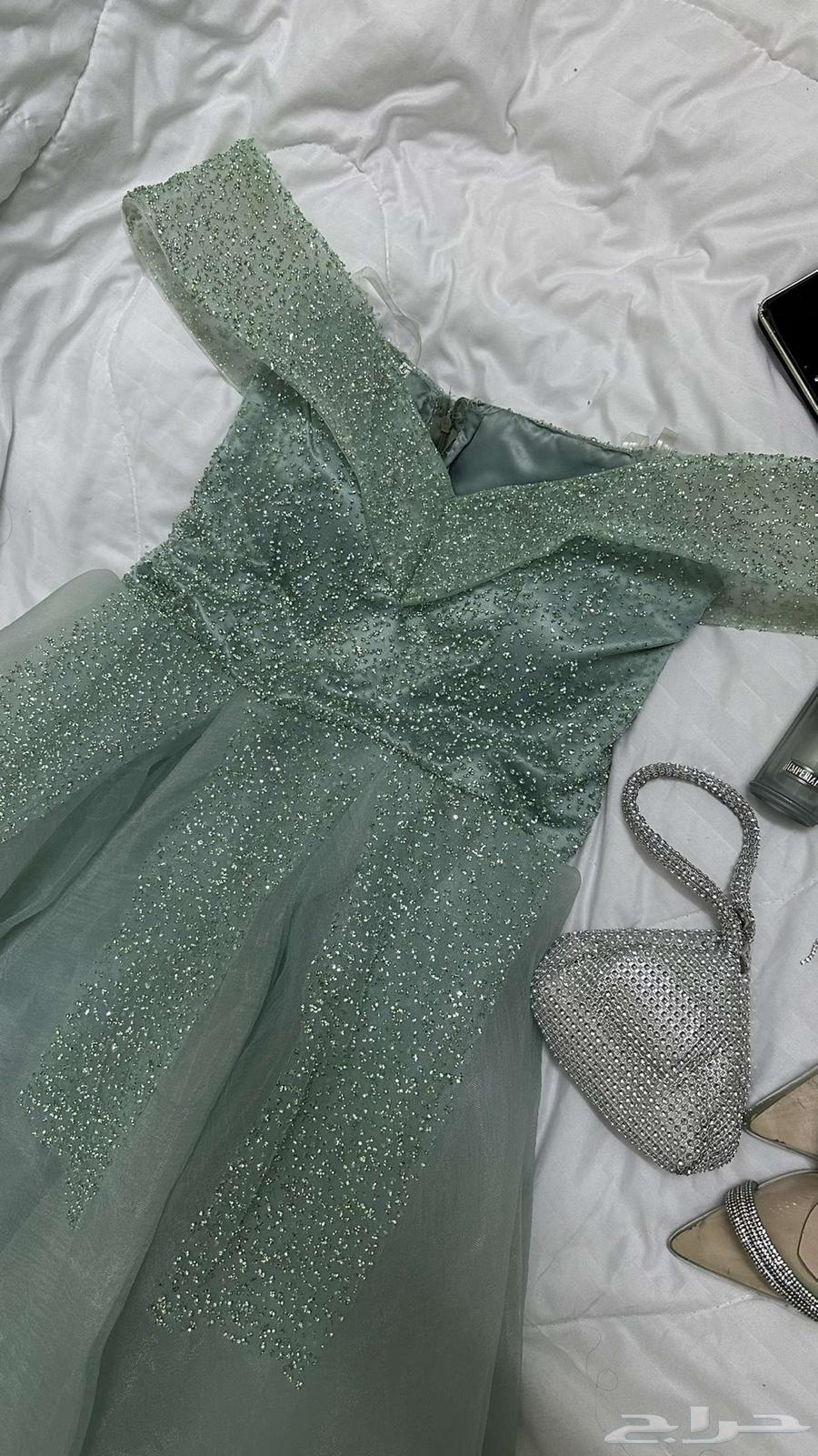 Elegant evening dresses for 100 yen, available in large and medium sizes63074145154817111