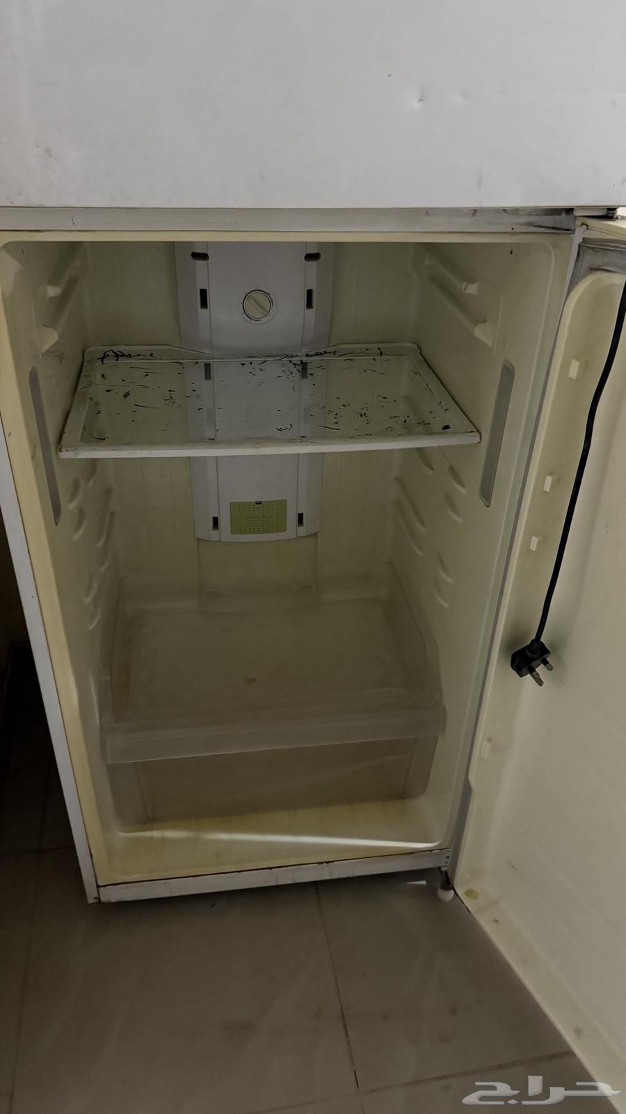 Samsung refrigerator for sale, damaged, needs minor repair63075808307585111