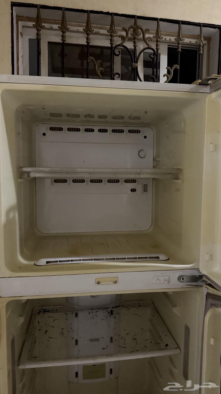 Samsung refrigerator for sale, damaged, needs minor repair63075808307585112