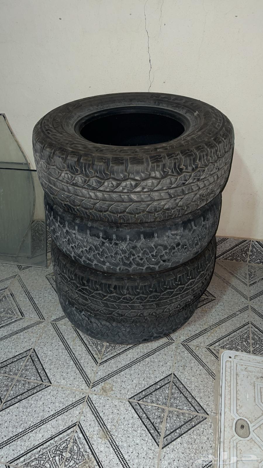 Hello, I have four tires, two are new and two are half used.63112194784513111