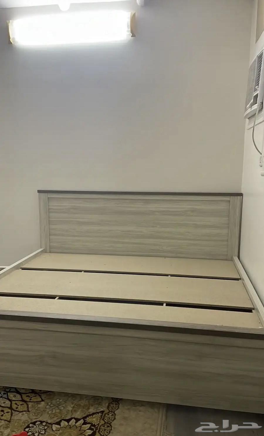Bed and clean closet630761863742741116