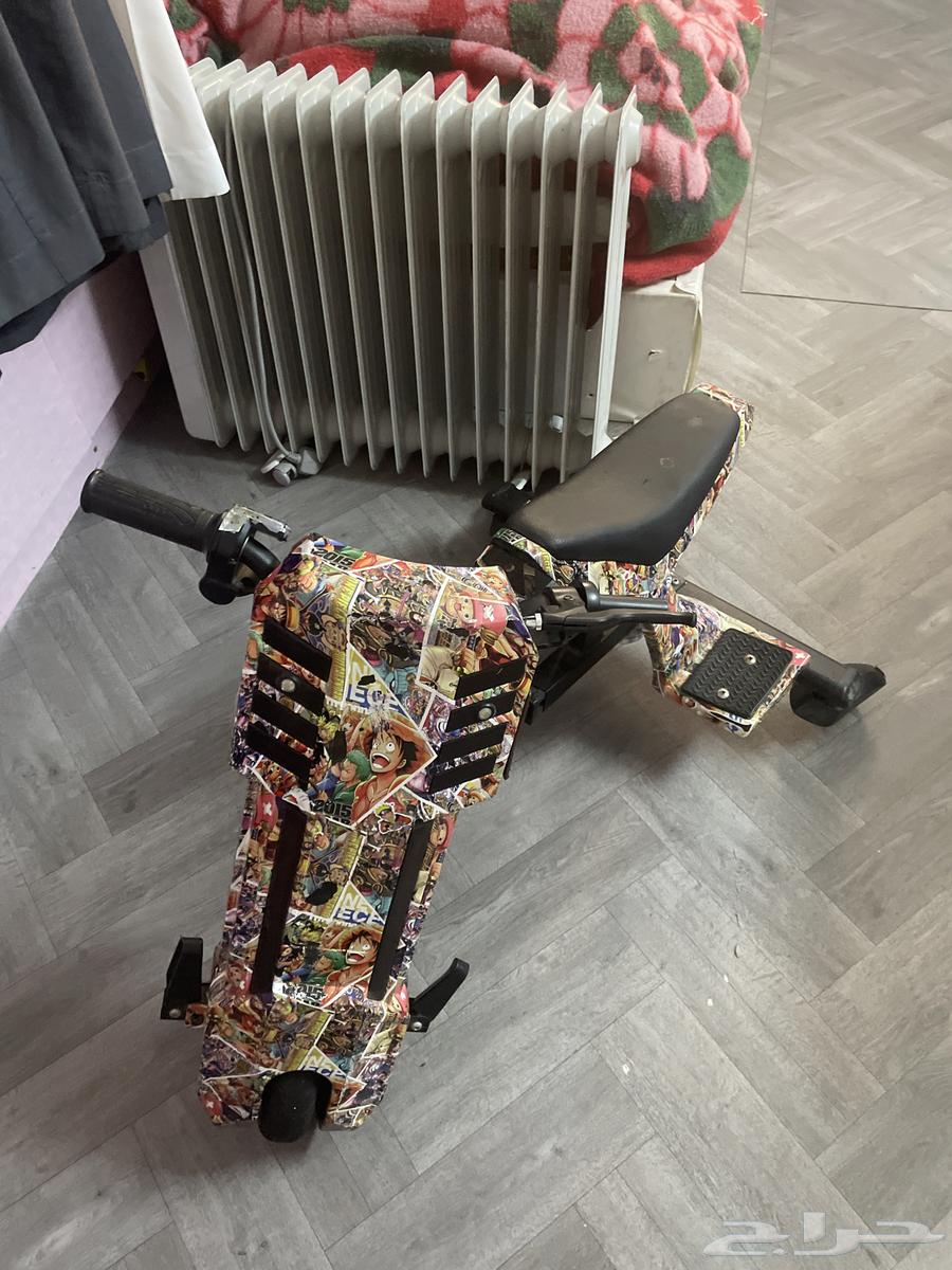 New clean scooter, two riders according to the condition63074591583747119