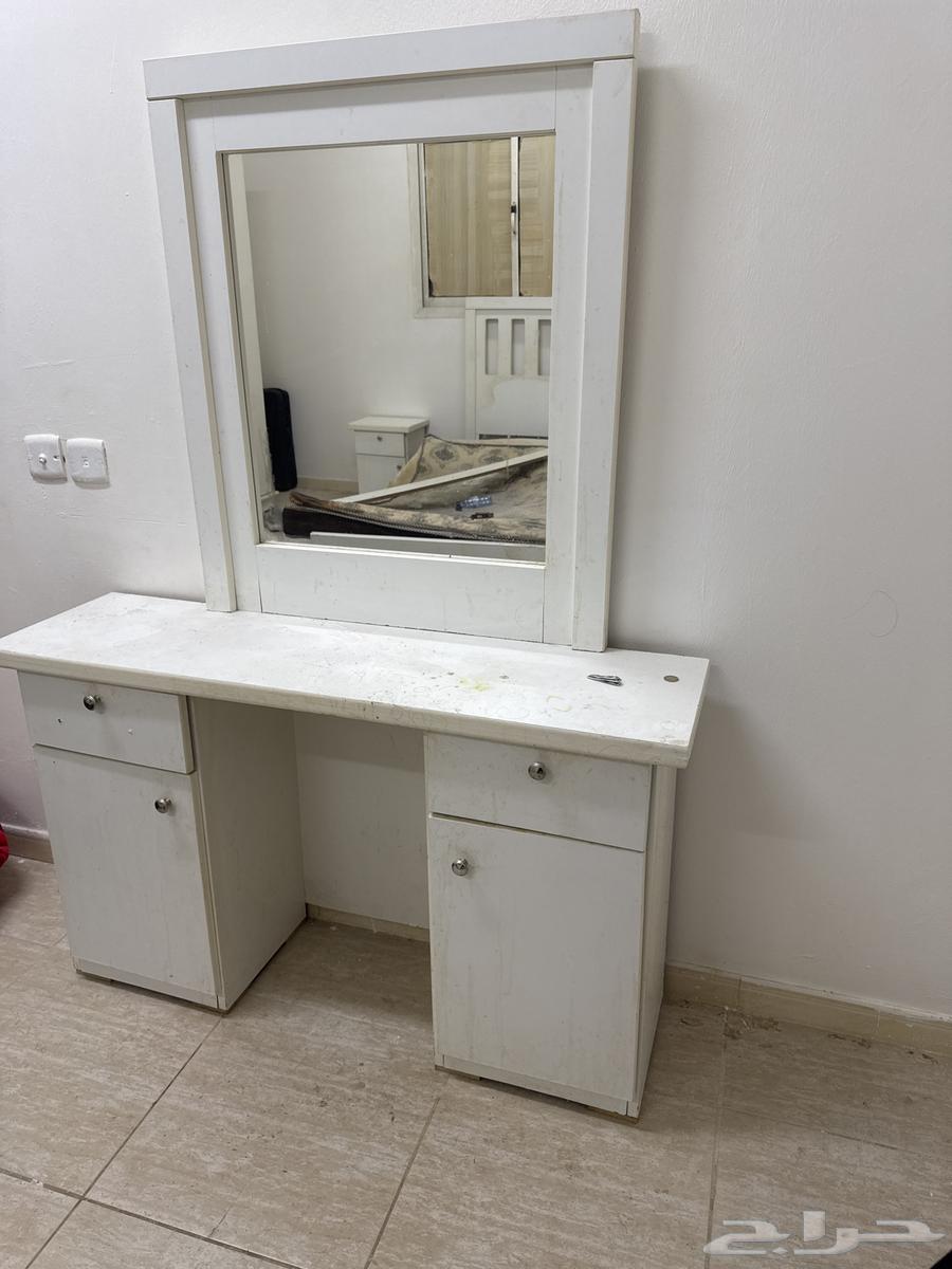 Bedroom and washing machine and surface gas63073790349186111