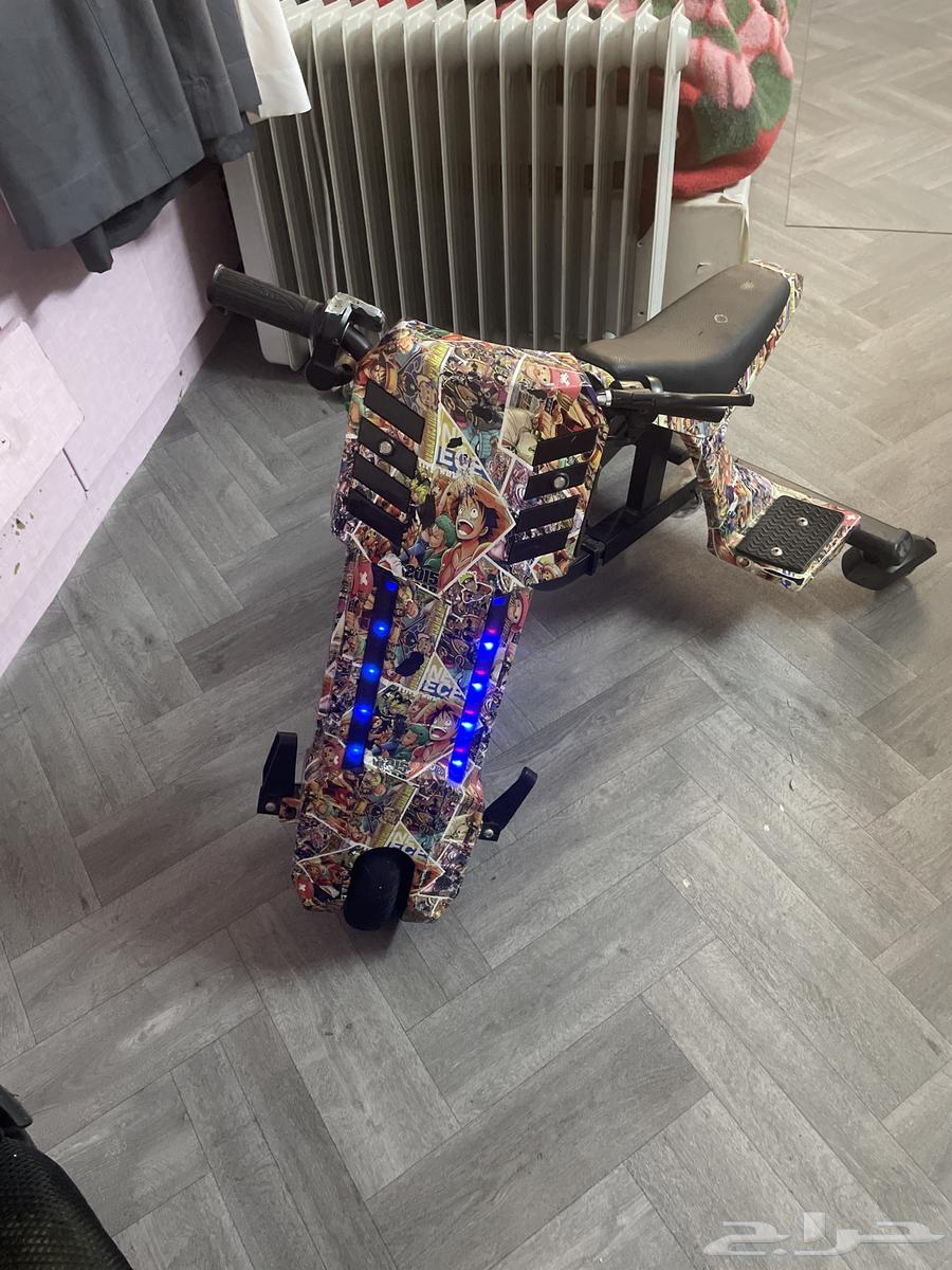 New clean scooter, two riders according to the condition63074591583747113