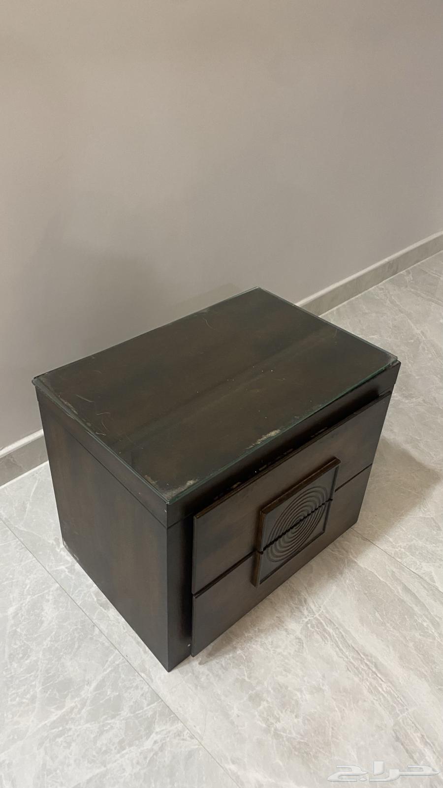 Haircut and table with drawers63072519740674114