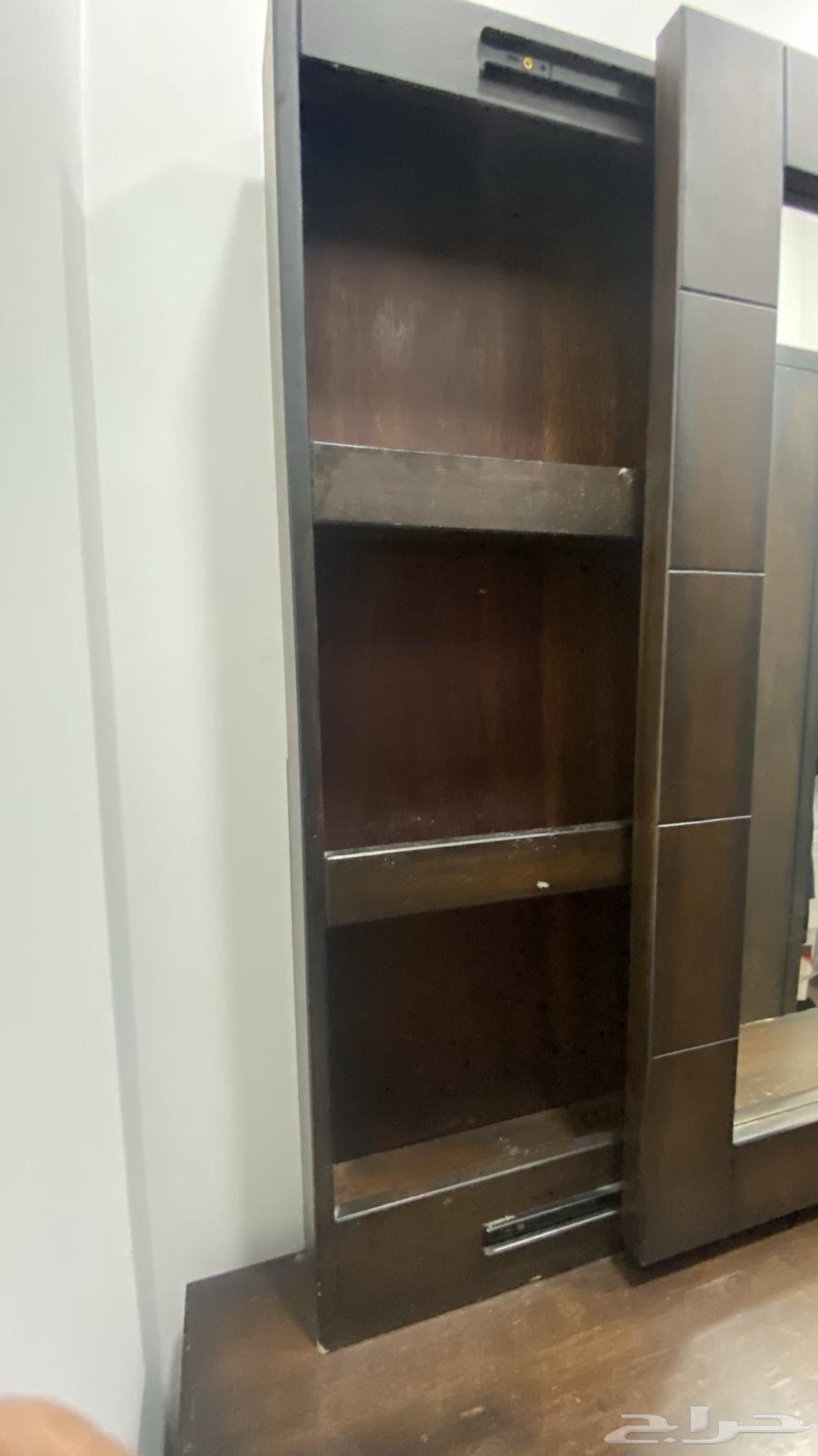 Haircut and table with drawers63072519740674111