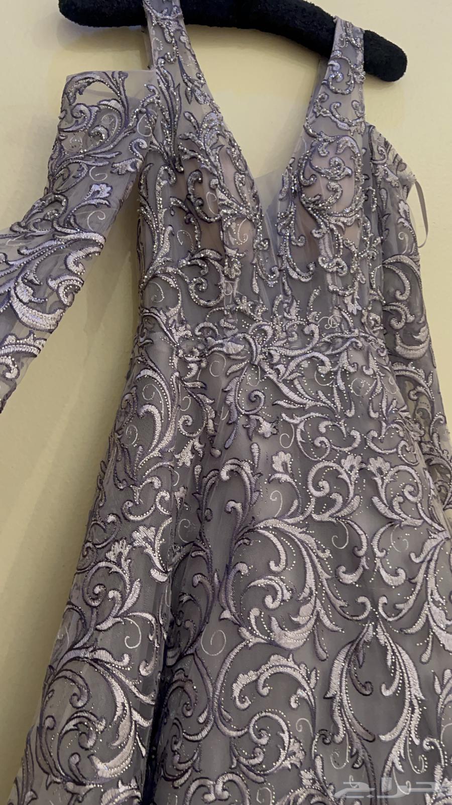 My dress is long.63071674287233114