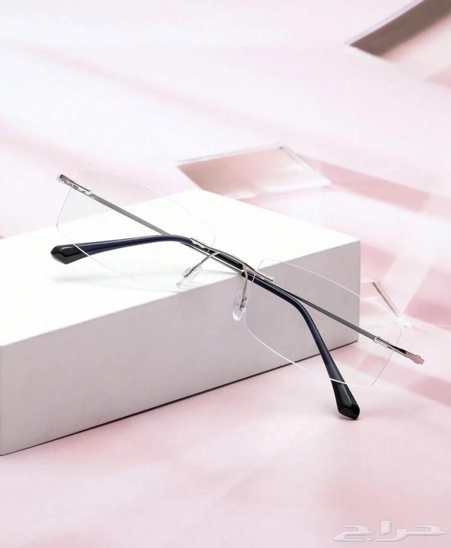 Glasses and accessories63072509387650111