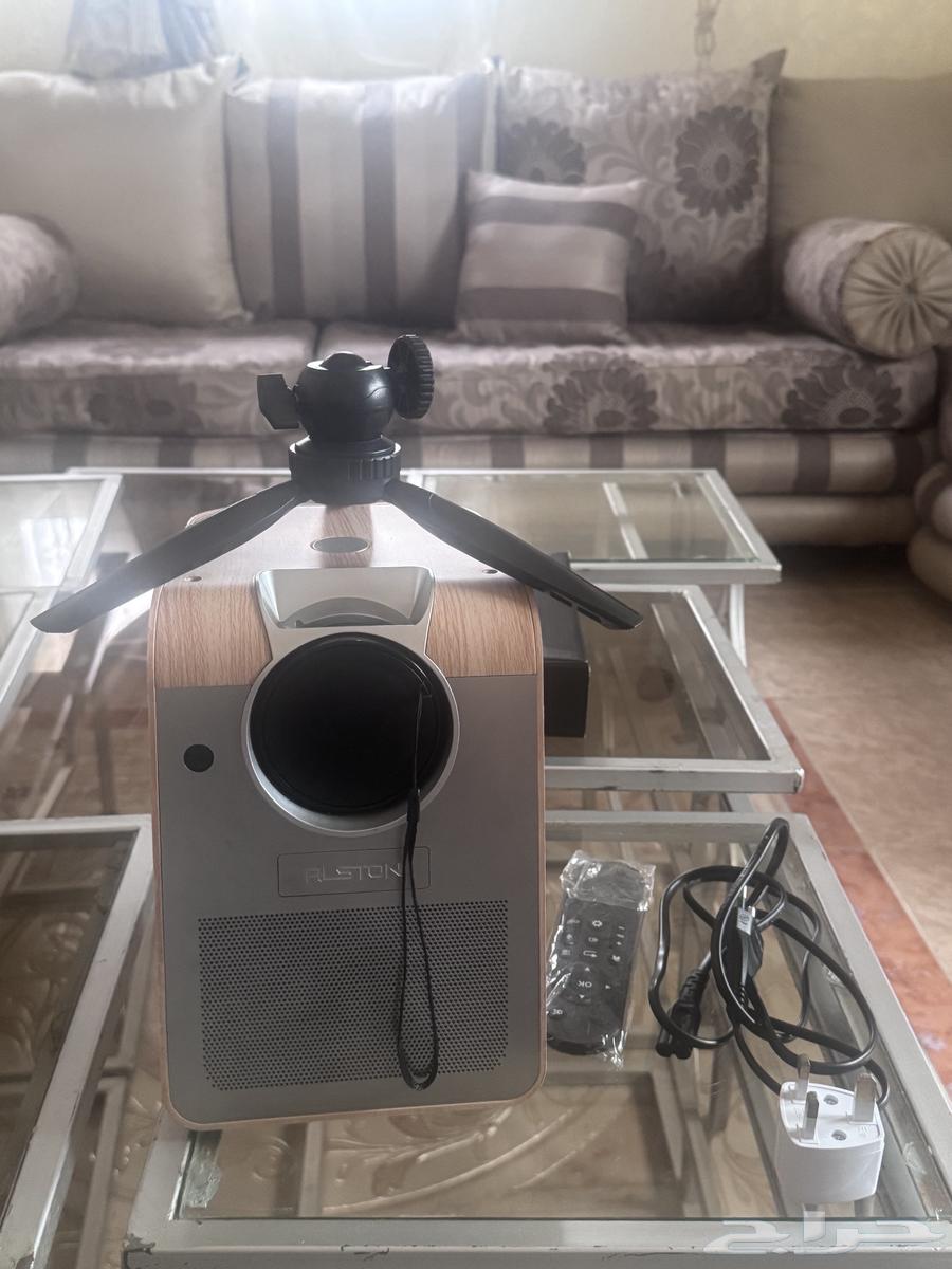 A semi-new projector from ALSTON company for sale, wired HDMI63072519546882112
