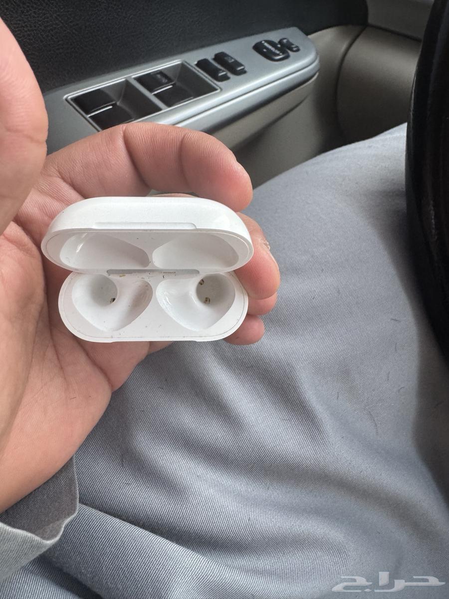 New Apple headphones, used for only two weeks63071335127938113