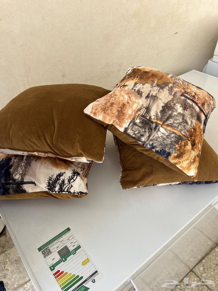 للبيع كنب اربع قطع ومعه خمس مخدات63072932177538112