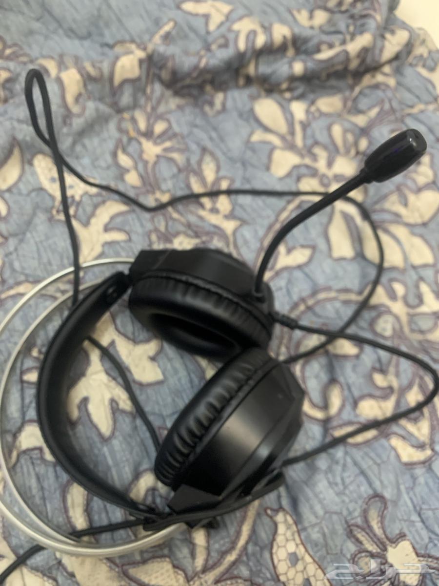 Headphones for sale at 200 riyals. The headphone cable is 3 meters long.630709340235531113
