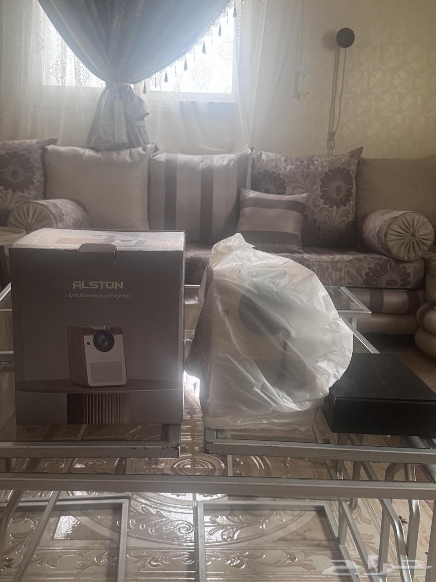 A semi-new projector from ALSTON company for sale, wired HDMI63072519546882111