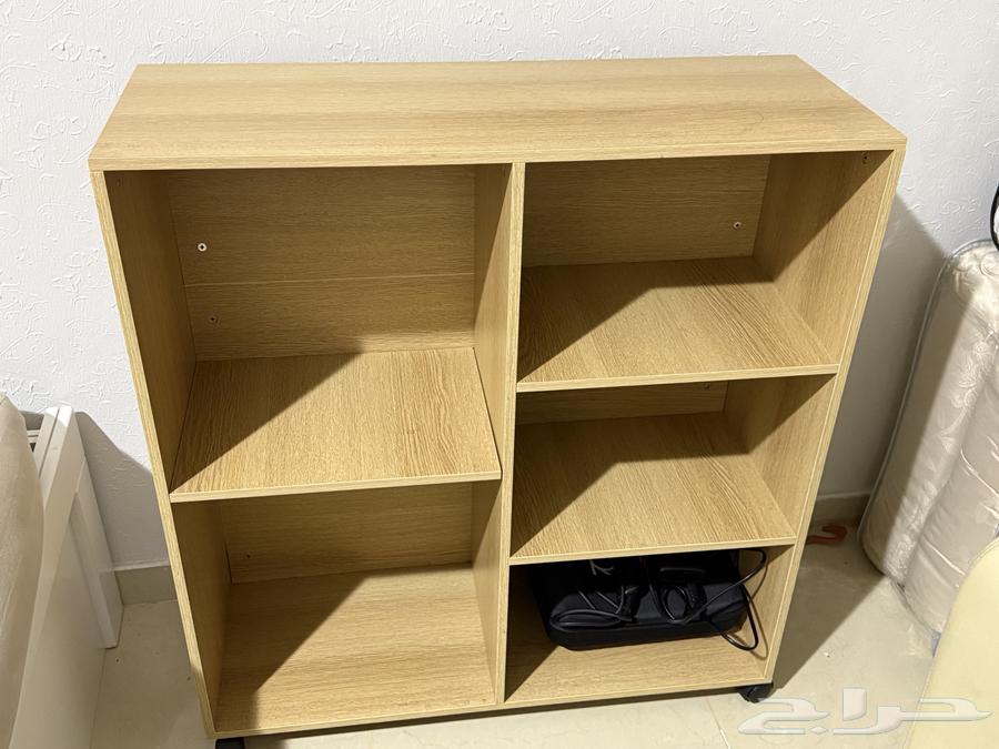 طاوله او مكتبه او ركن قهوه وايضا  الشاشه الصغيره للبيع63070497666563111