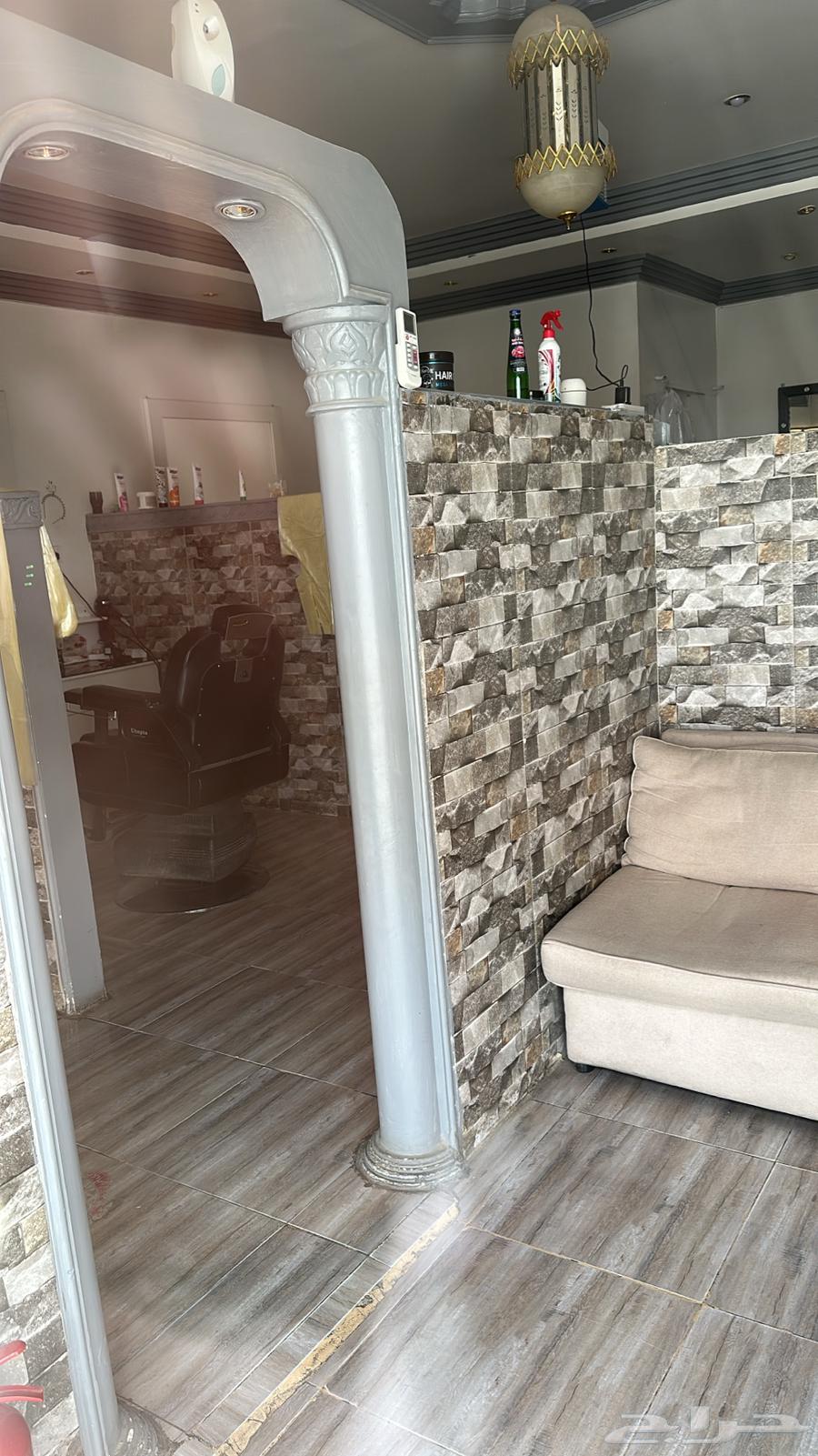 محل حلاق للتقبيل يعمل منذ 25 سنة63011590336771114