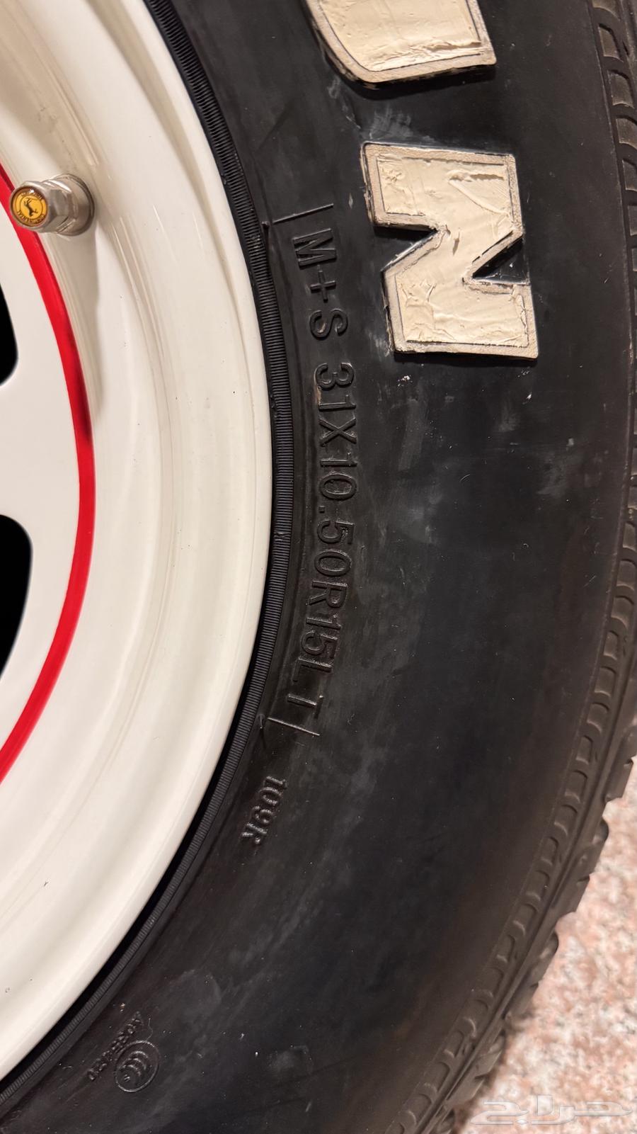 كفرات سايلون نظيفة جدا حجري تركب للباترول مقاس31 10 50R15631025422344991116