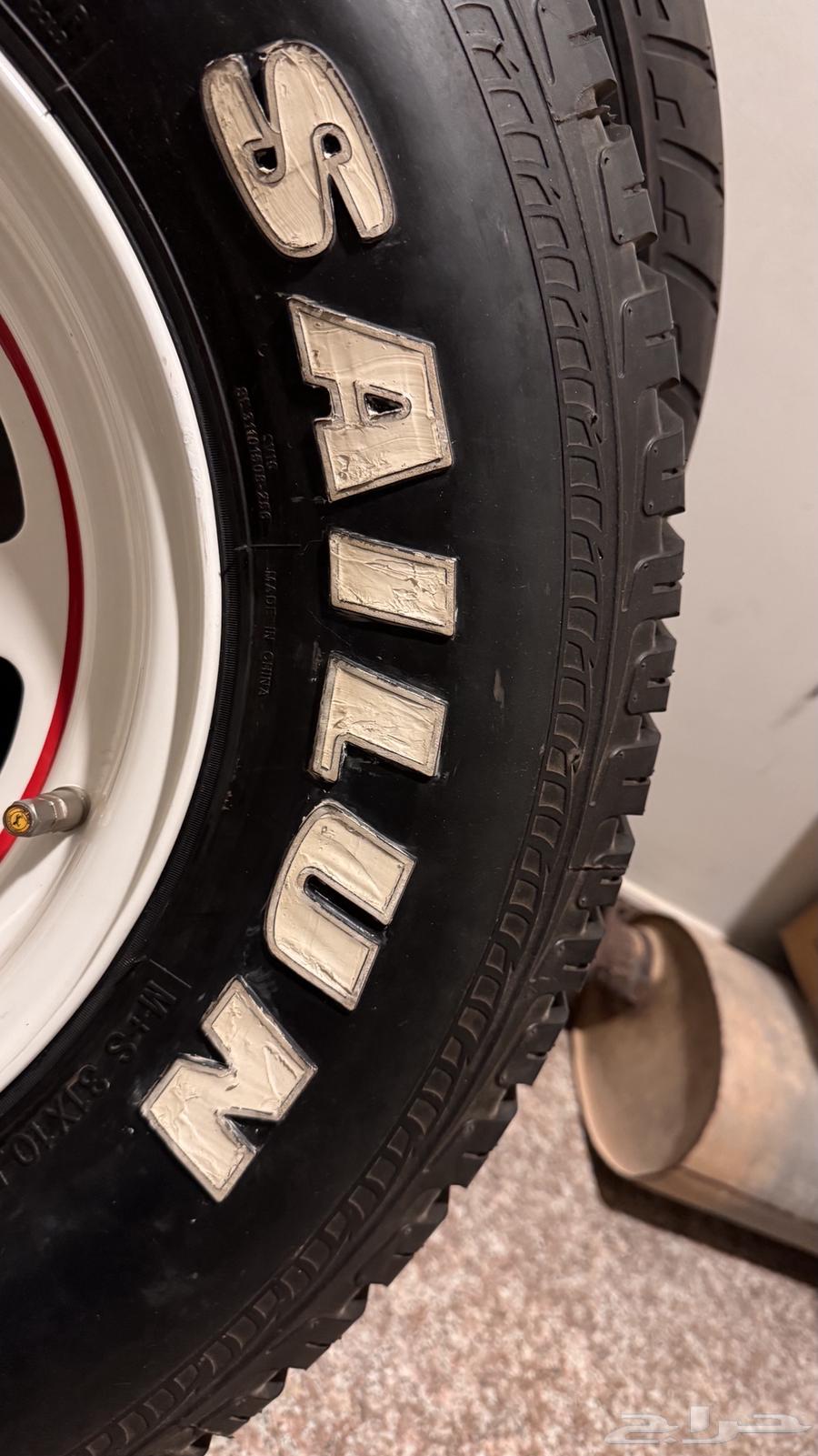 كفرات سايلون نظيفة جدا حجري تركب للباترول مقاس31 10 50R1563102542234499112