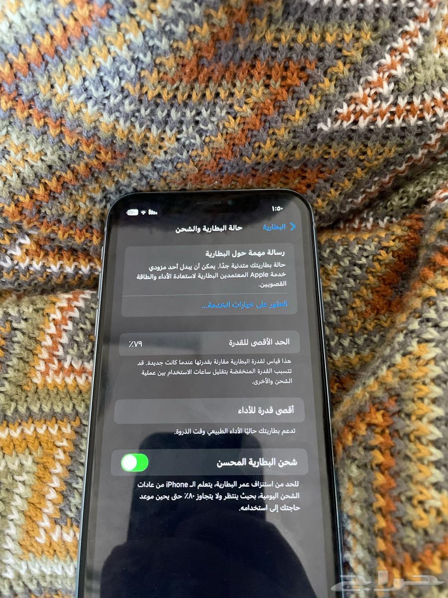 iPhone XR is new but there is a screen crack and the power button is loose, however it can be fixed.63104047066497112